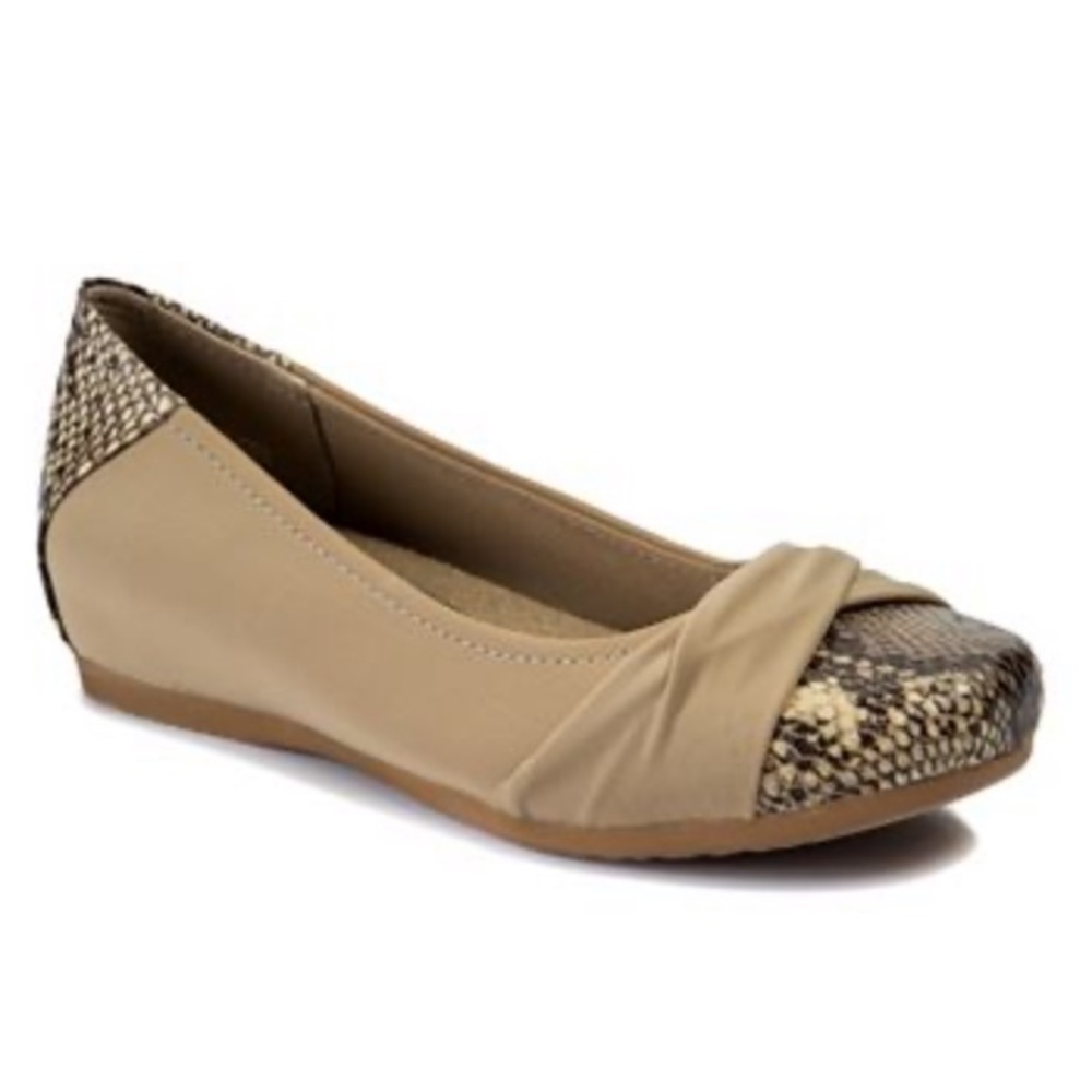 NIB Baretraps “Mitsy” Casual Hidden Wedge Flats 9